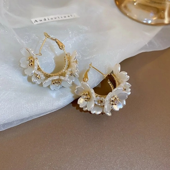 I am a princess earrings - Picture 3 of 7